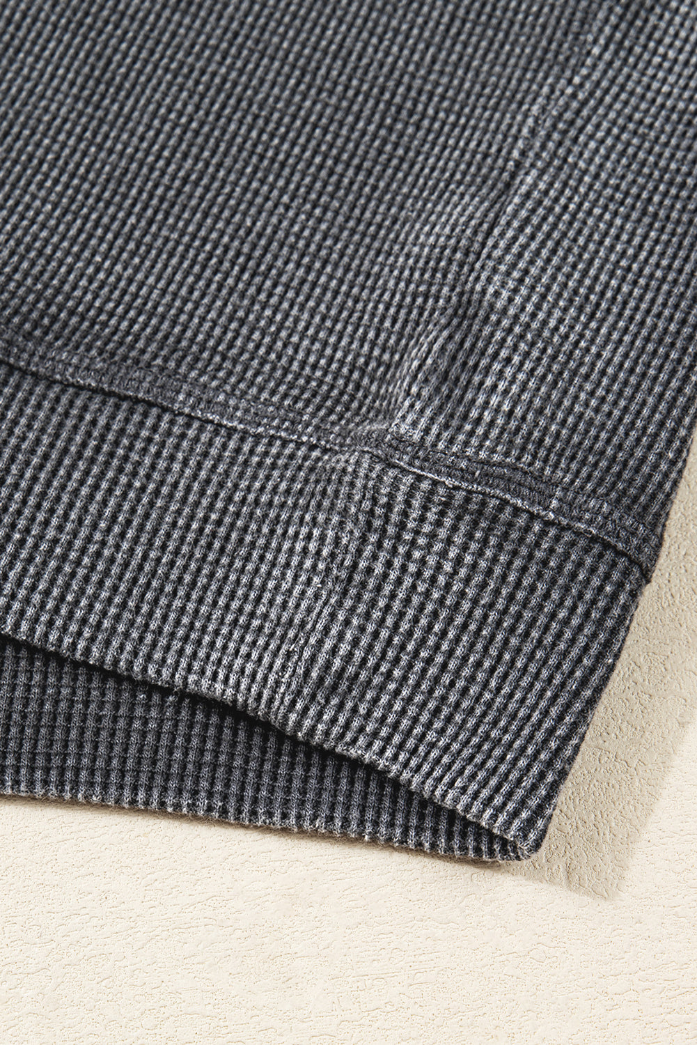 Top en maille gris anthracite à manches longues — coupe ample
