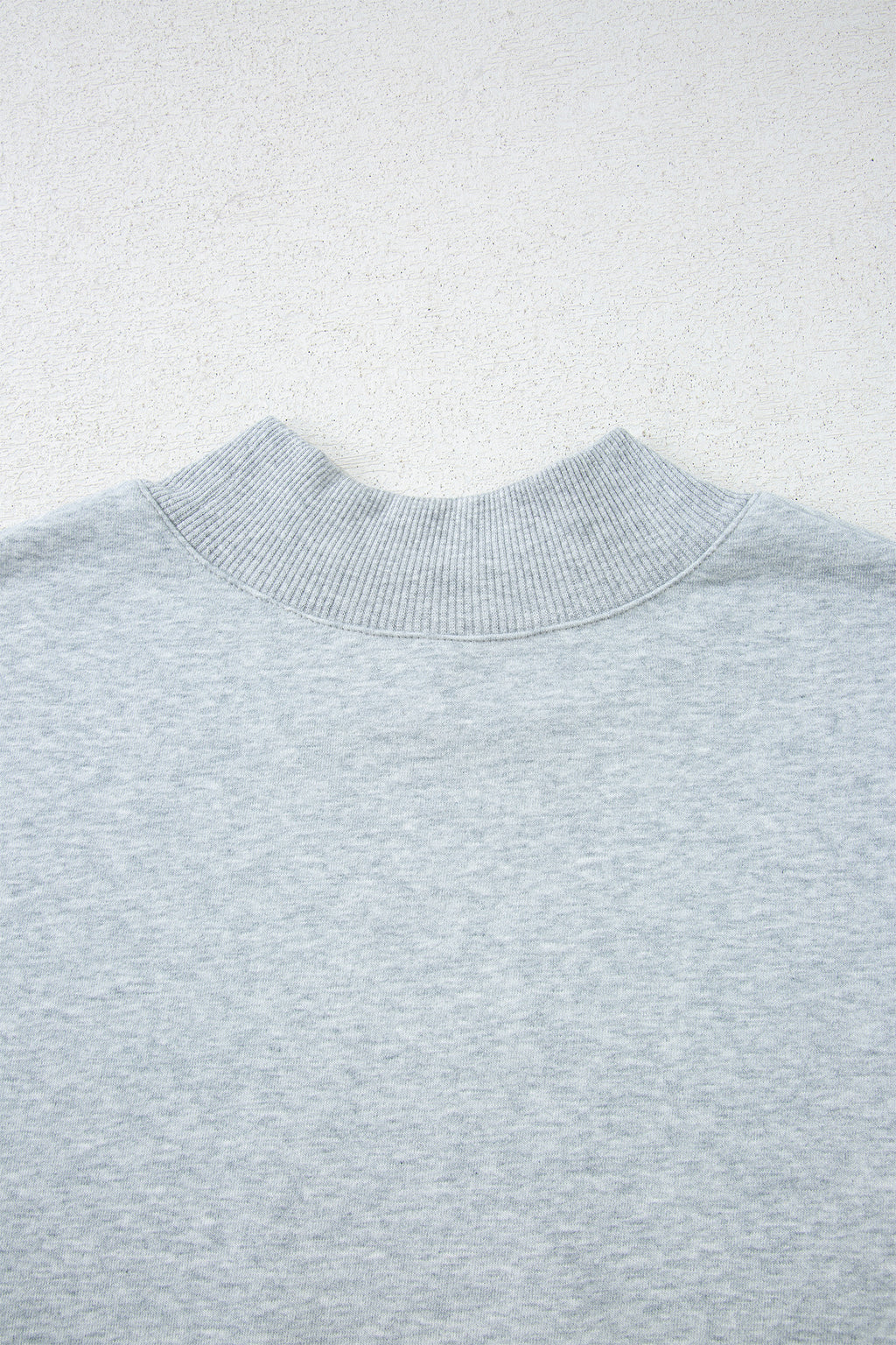 Sweat oversize bleu marine à col montant — style casual chic