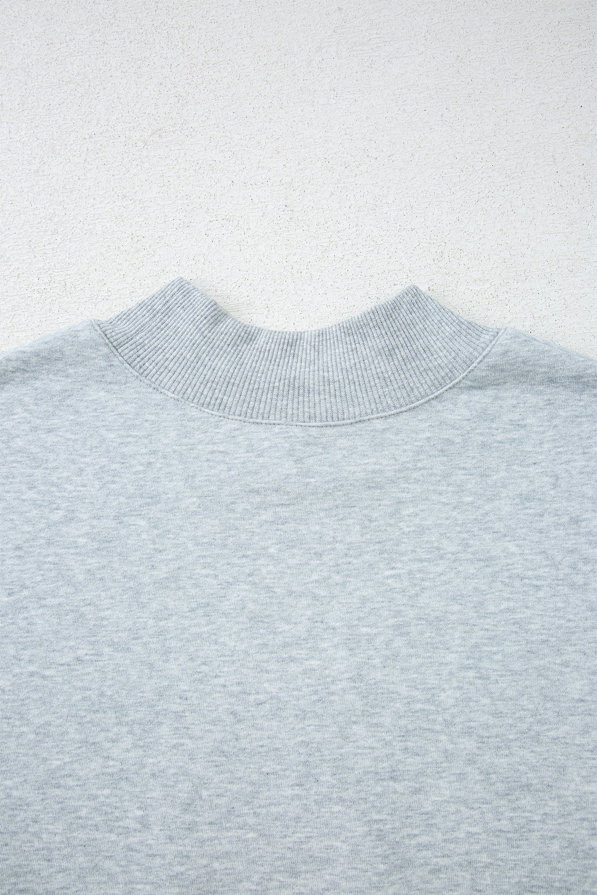 Sweat oversize bleu marine à col montant — style casual chic