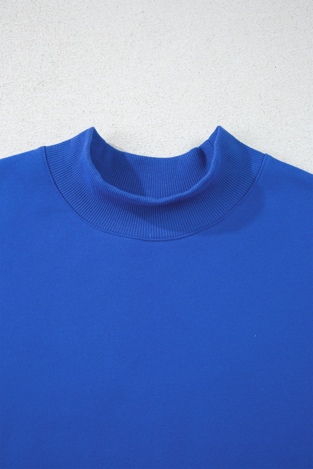 Sweat oversize bleu marine à col montant — style casual chic