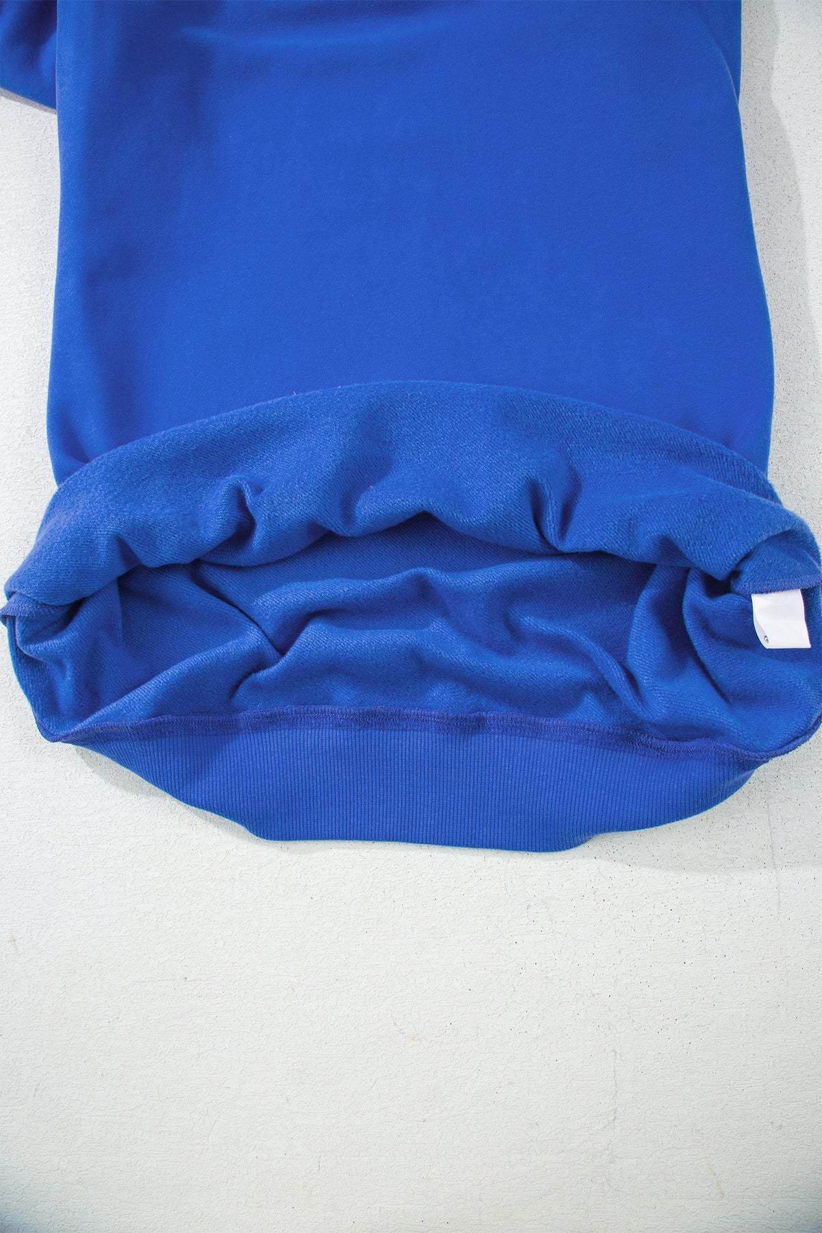 Sweat oversize bleu marine à col montant — style casual chic