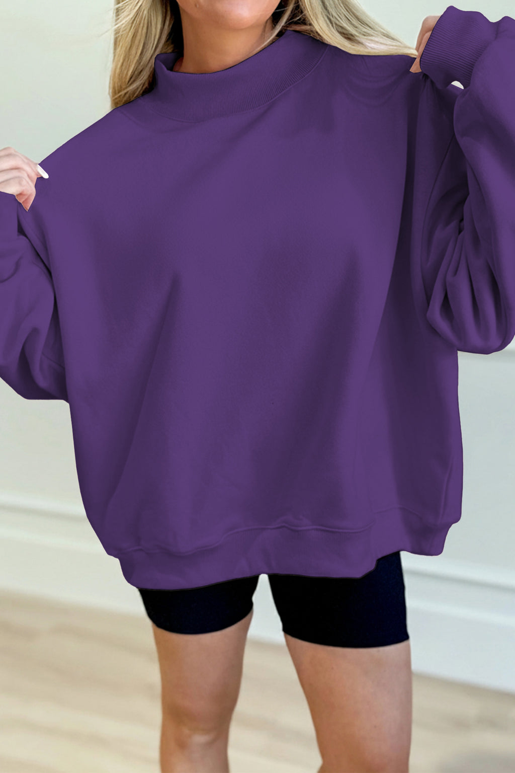 Sweat oversize bleu marine à col montant — style casual chic