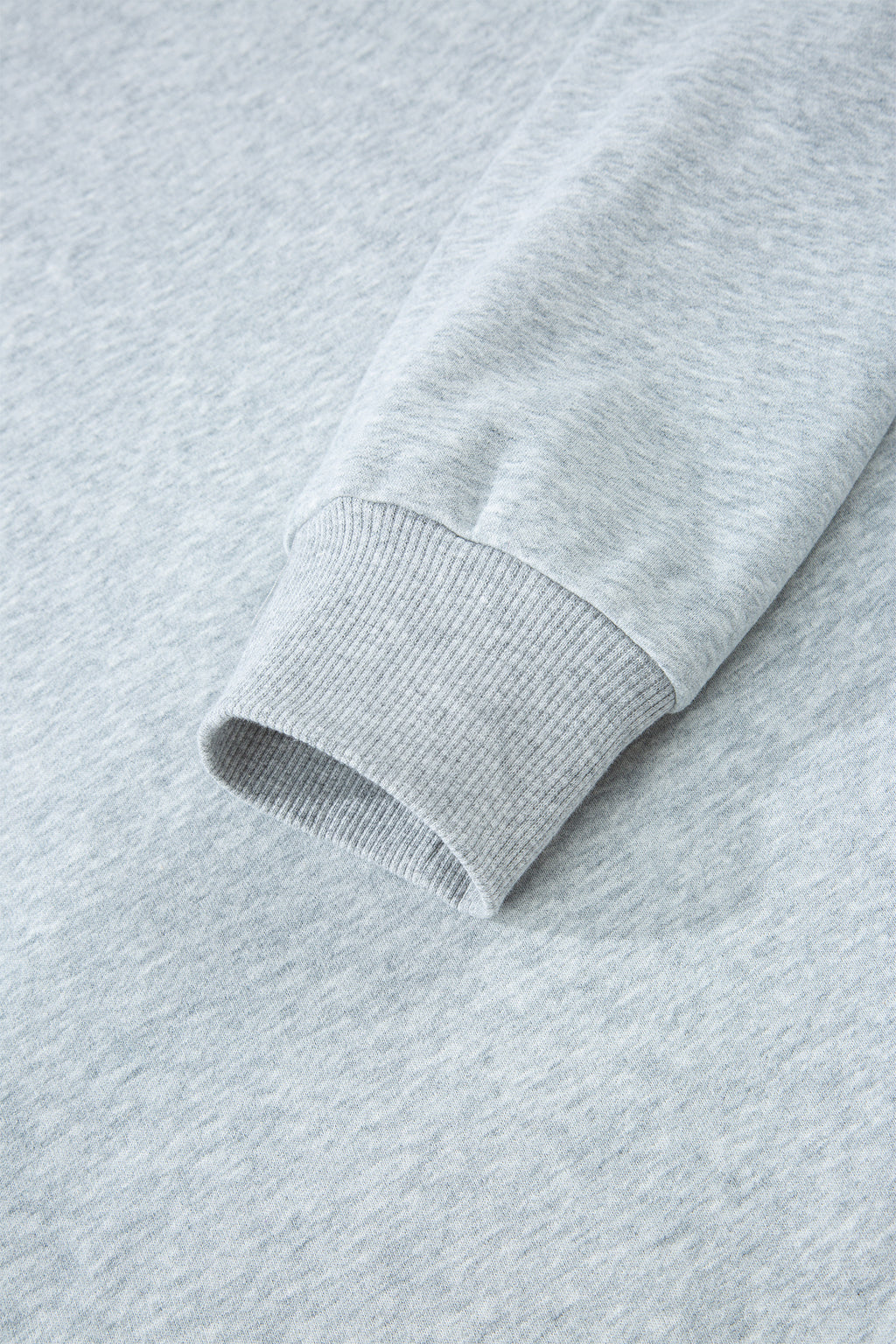 Sweat oversize bleu marine à col montant — style casual chic