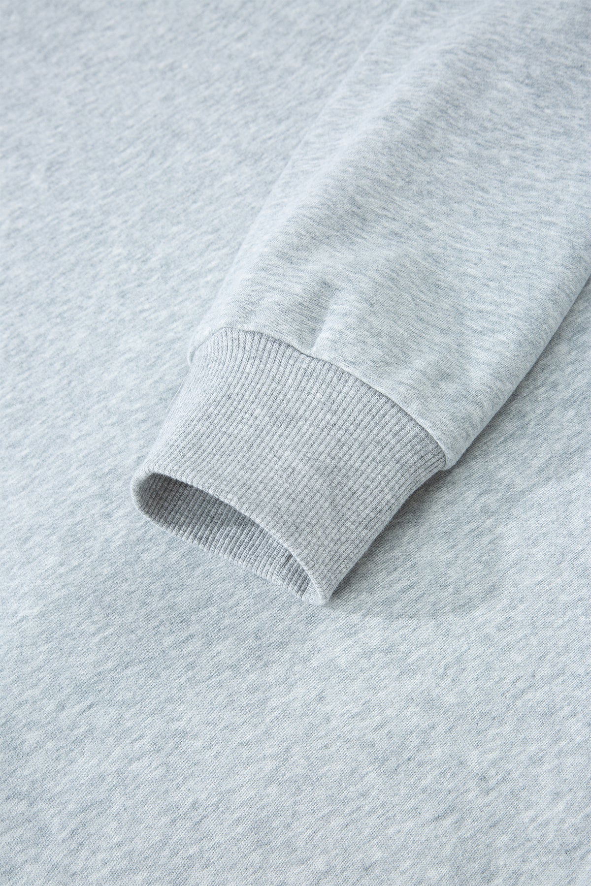 Sweat oversize bleu marine à col montant — style casual chic