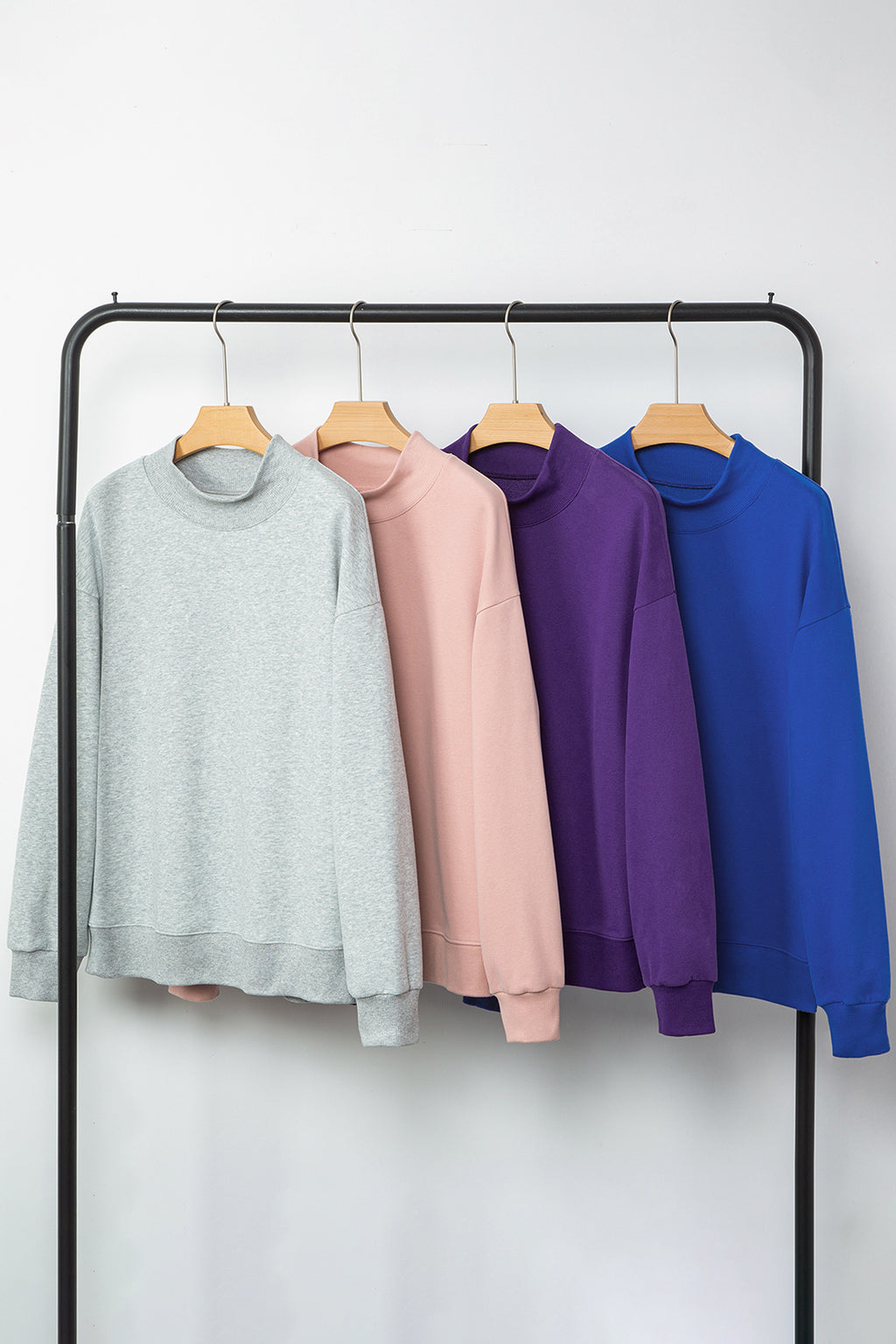 Sweat oversize bleu marine à col montant — style casual chic