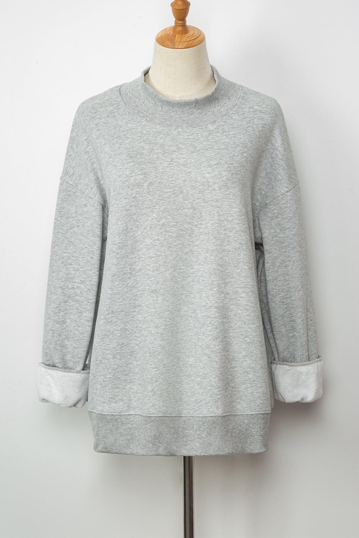 Sweat oversize bleu marine à col montant — style casual chic