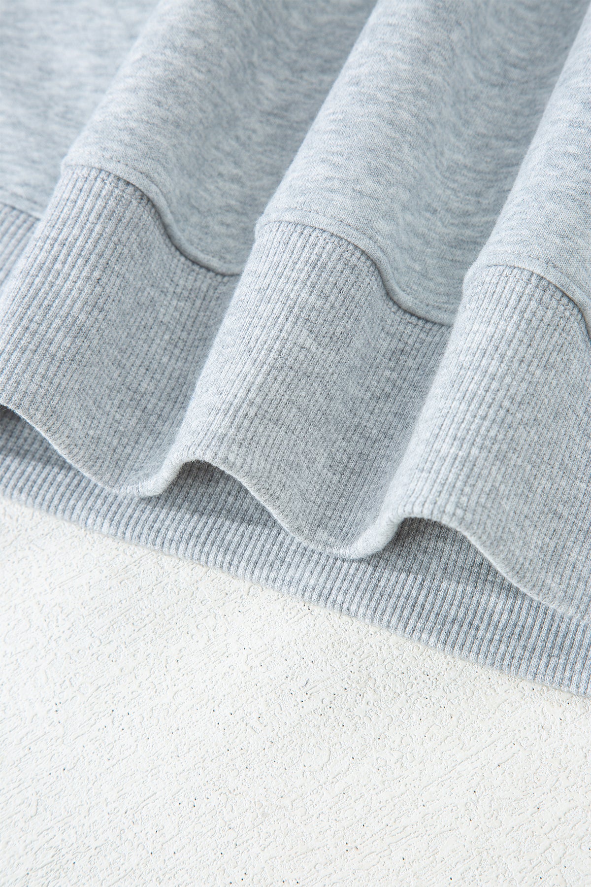 Sweat oversize bleu marine à col montant — style casual chic