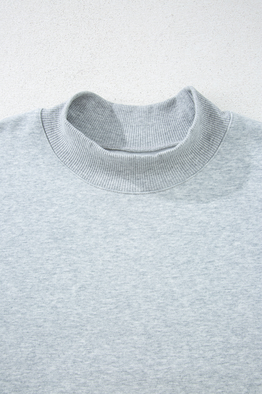 Sweat oversize bleu marine à col montant — style casual chic