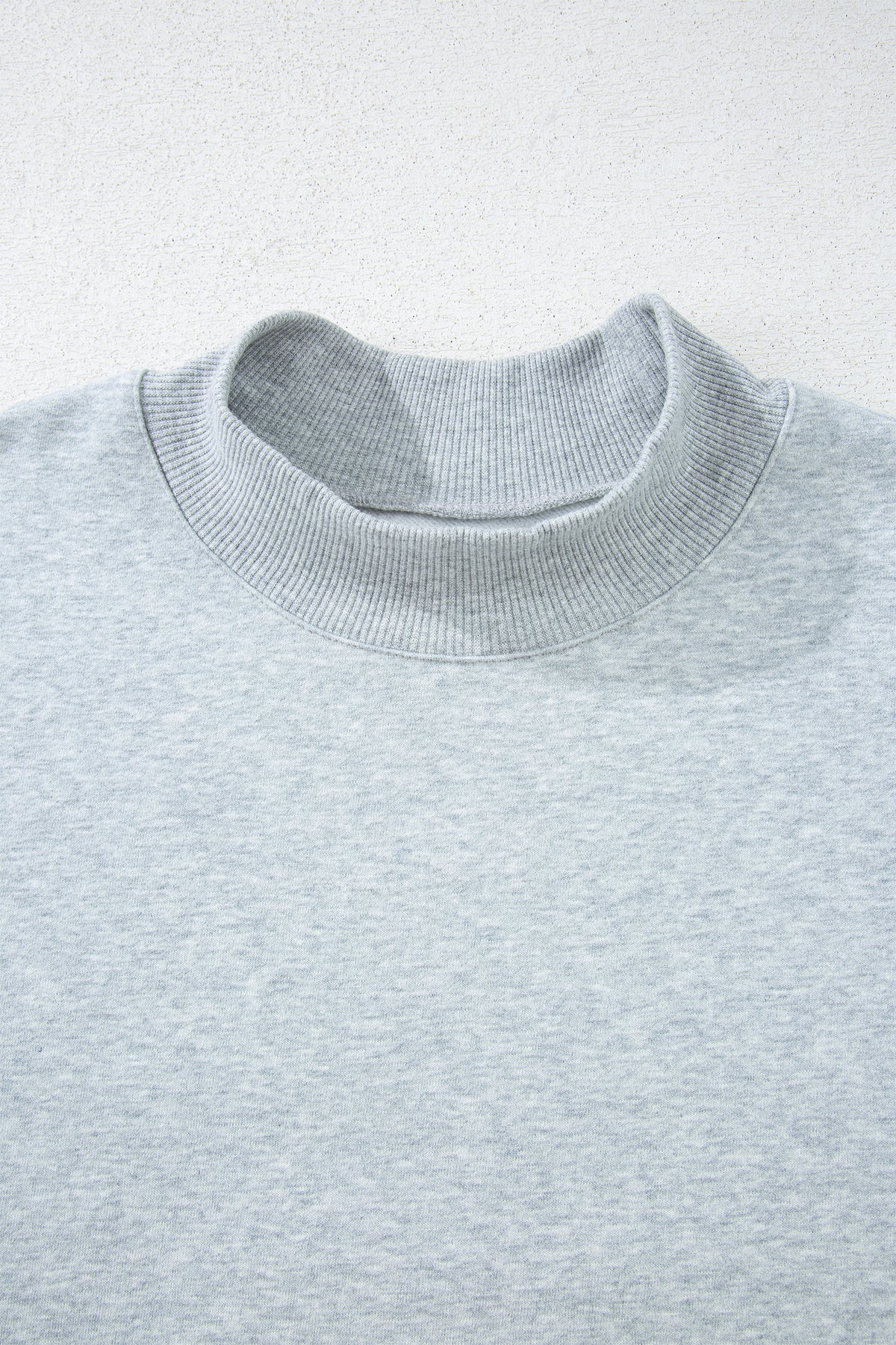 Sweat oversize bleu marine à col montant — style casual chic