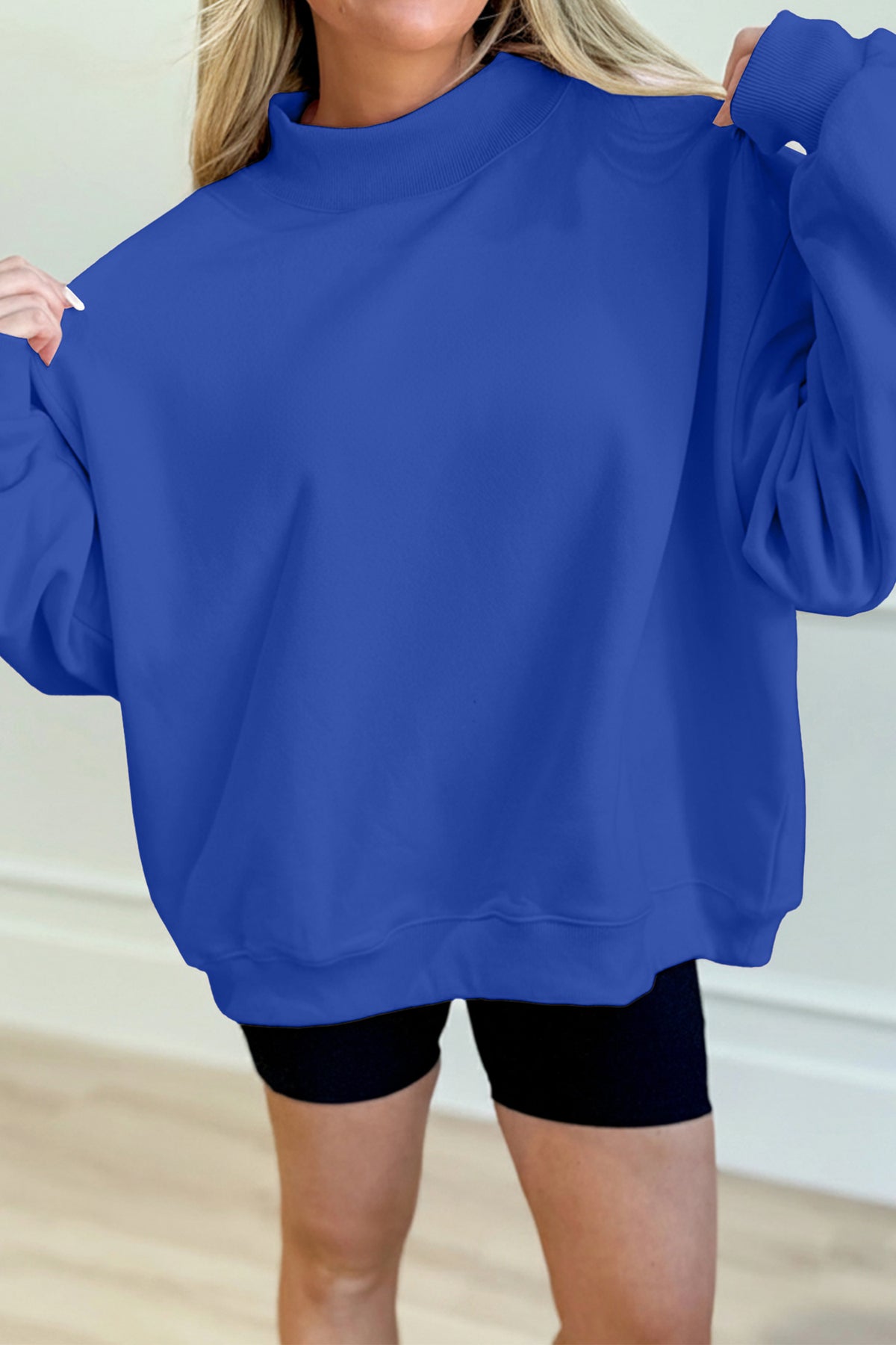Sweat oversize bleu marine à col montant — style casual chic
