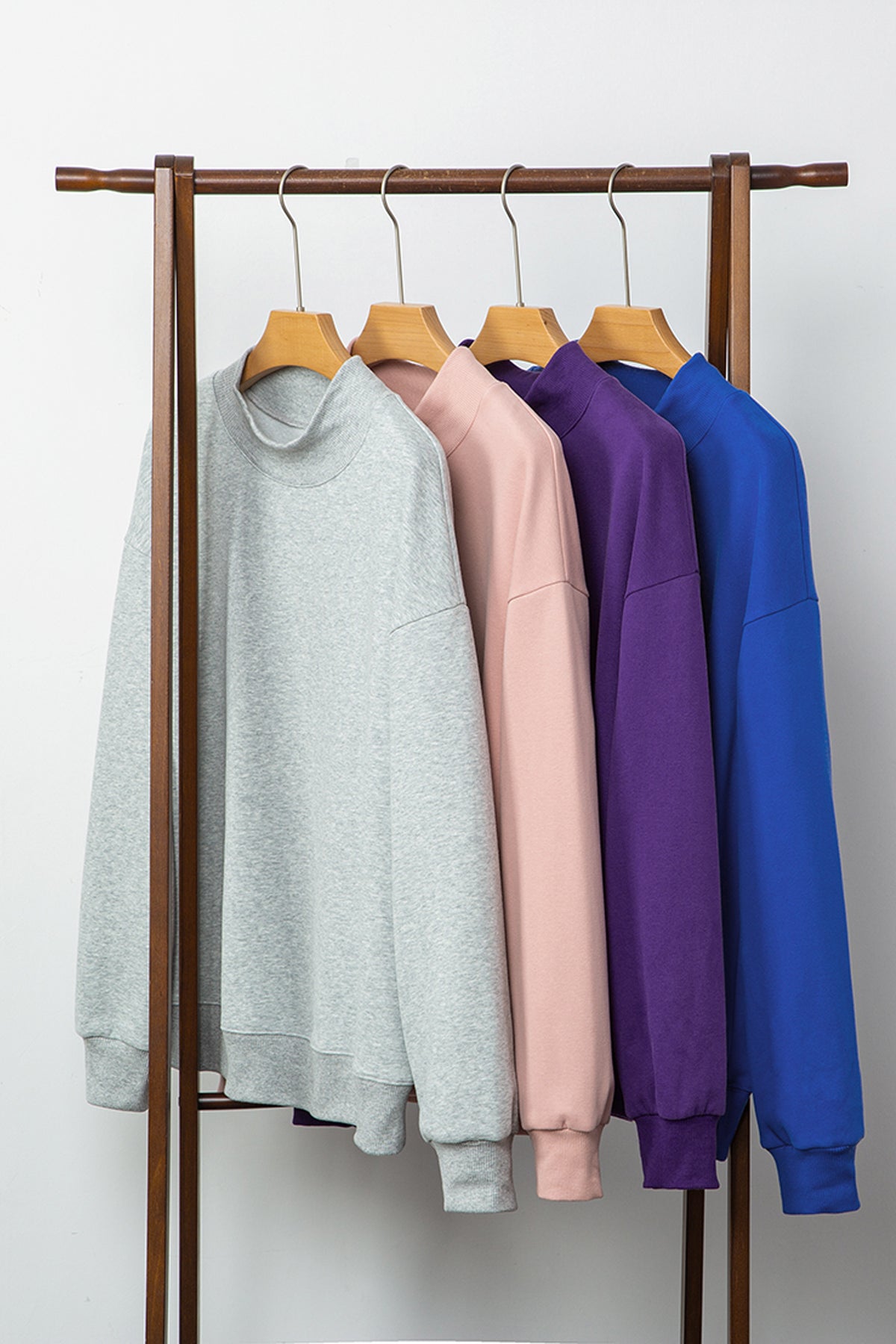 Sweat oversize bleu marine à col montant — style casual chic