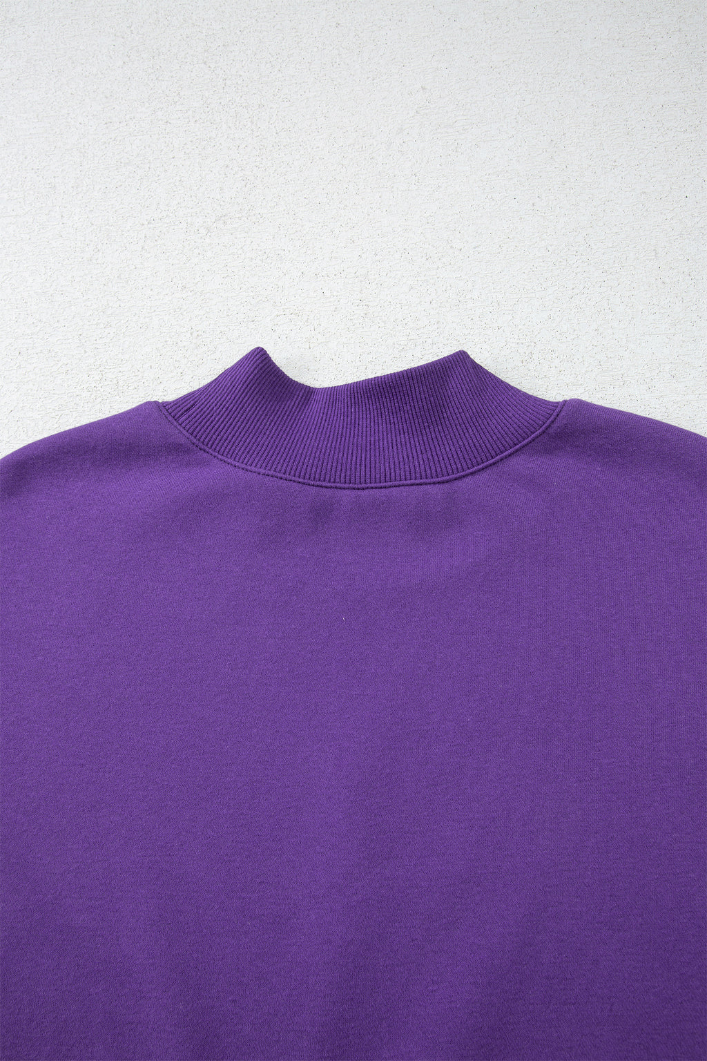 Sweat oversize bleu marine à col montant — style casual chic