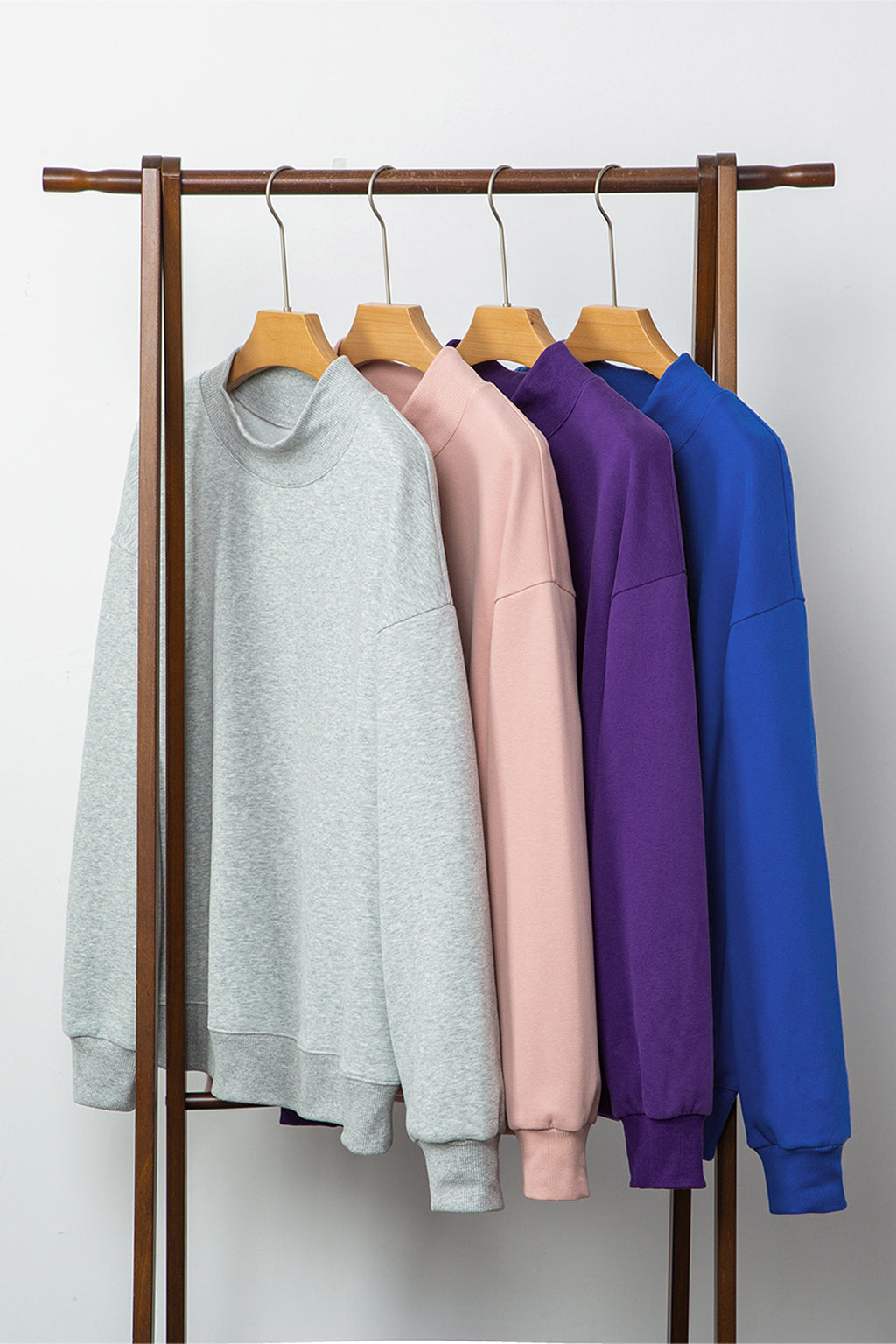 Sweat oversize bleu marine à col montant — style casual chic
