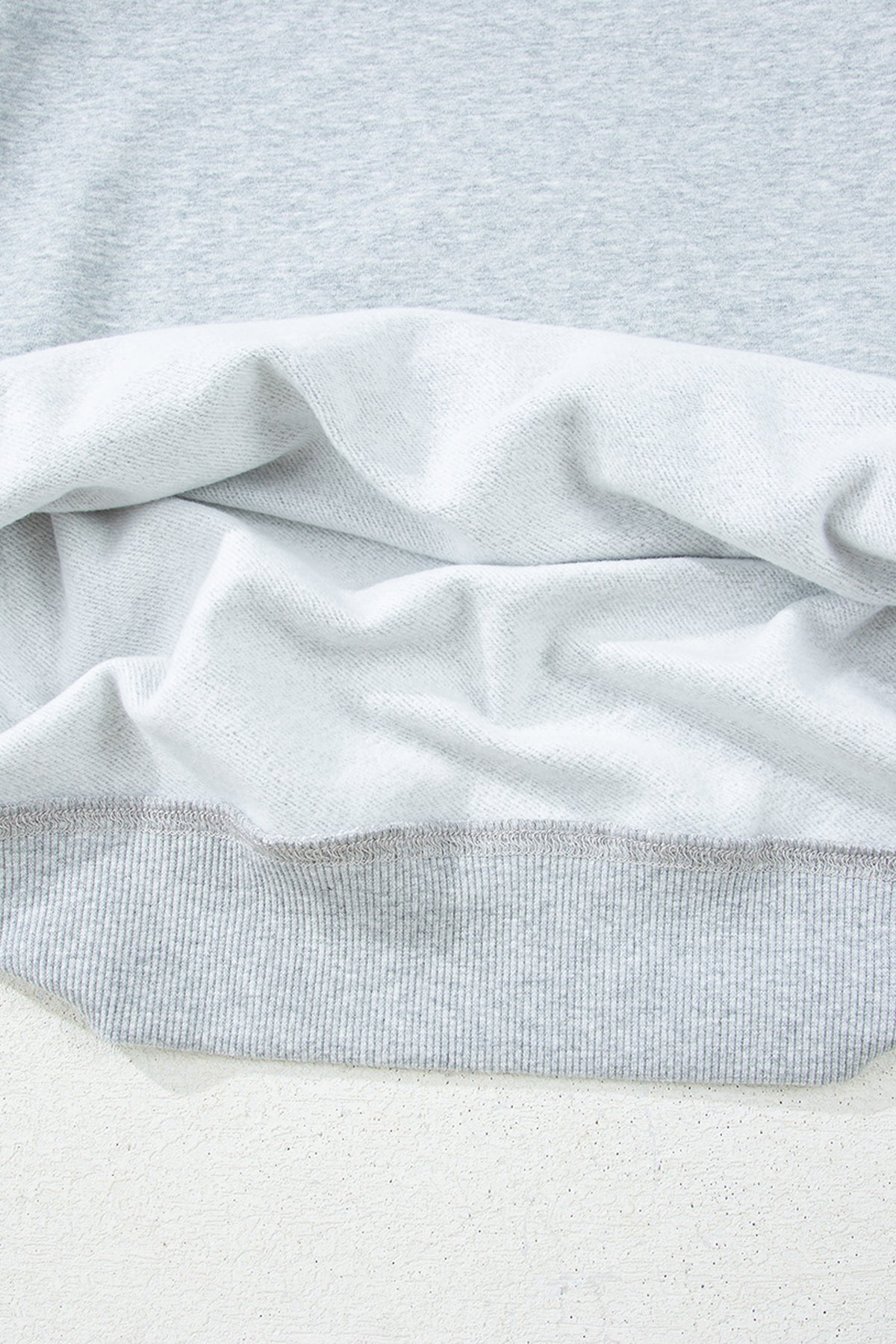 Sweat oversize bleu marine à col montant — style casual chic