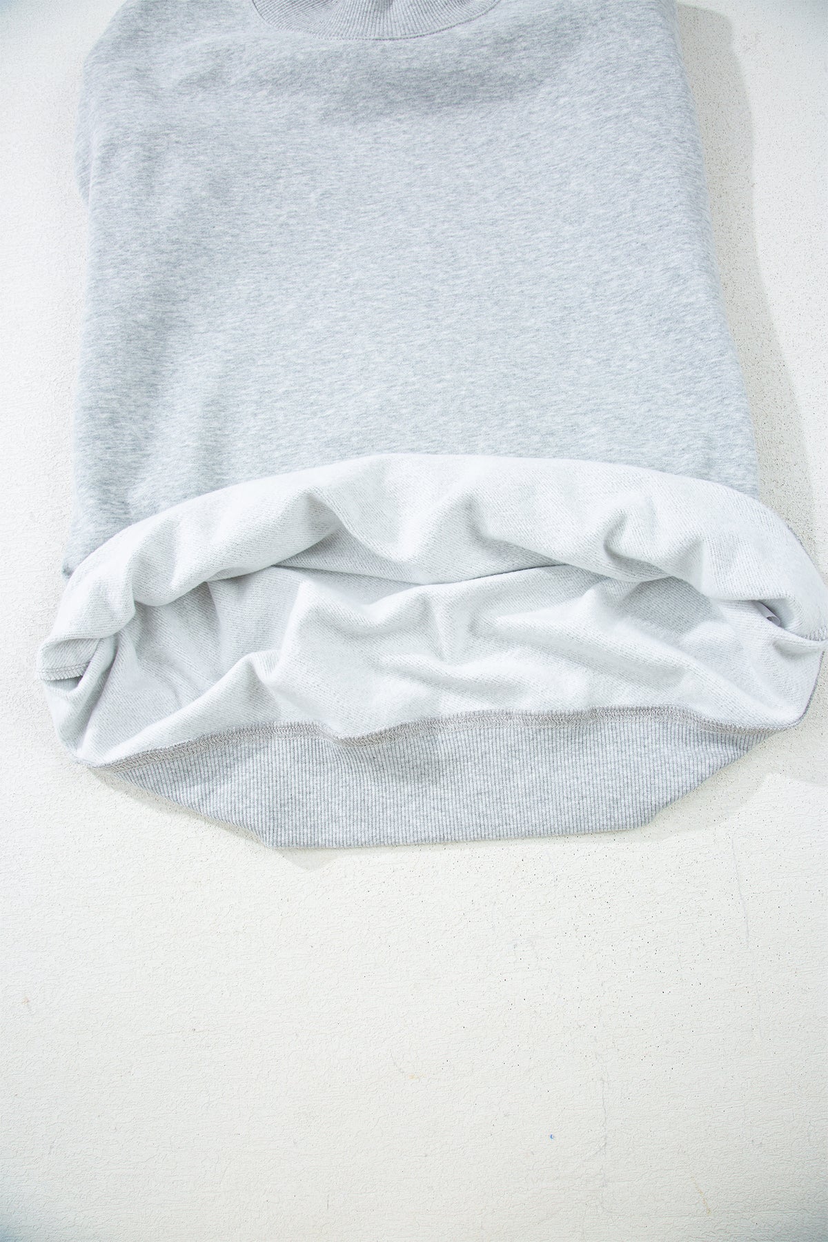 Sweat oversize bleu marine à col montant — style casual chic