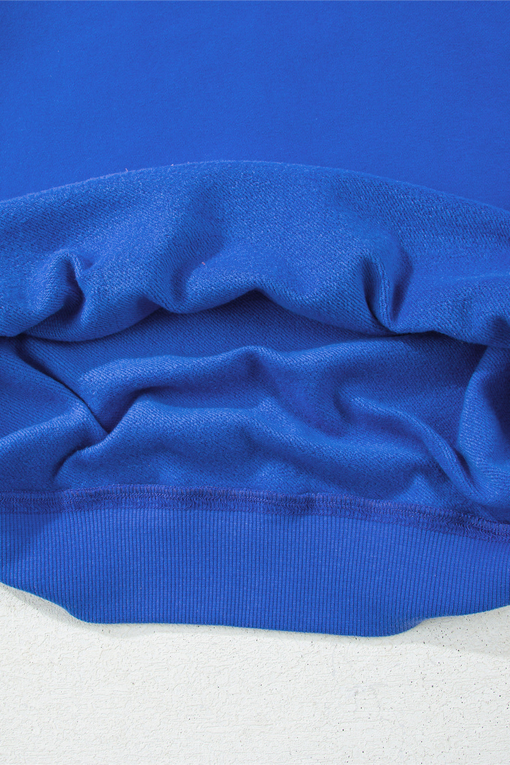 Sweat oversize bleu marine à col montant — style casual chic
