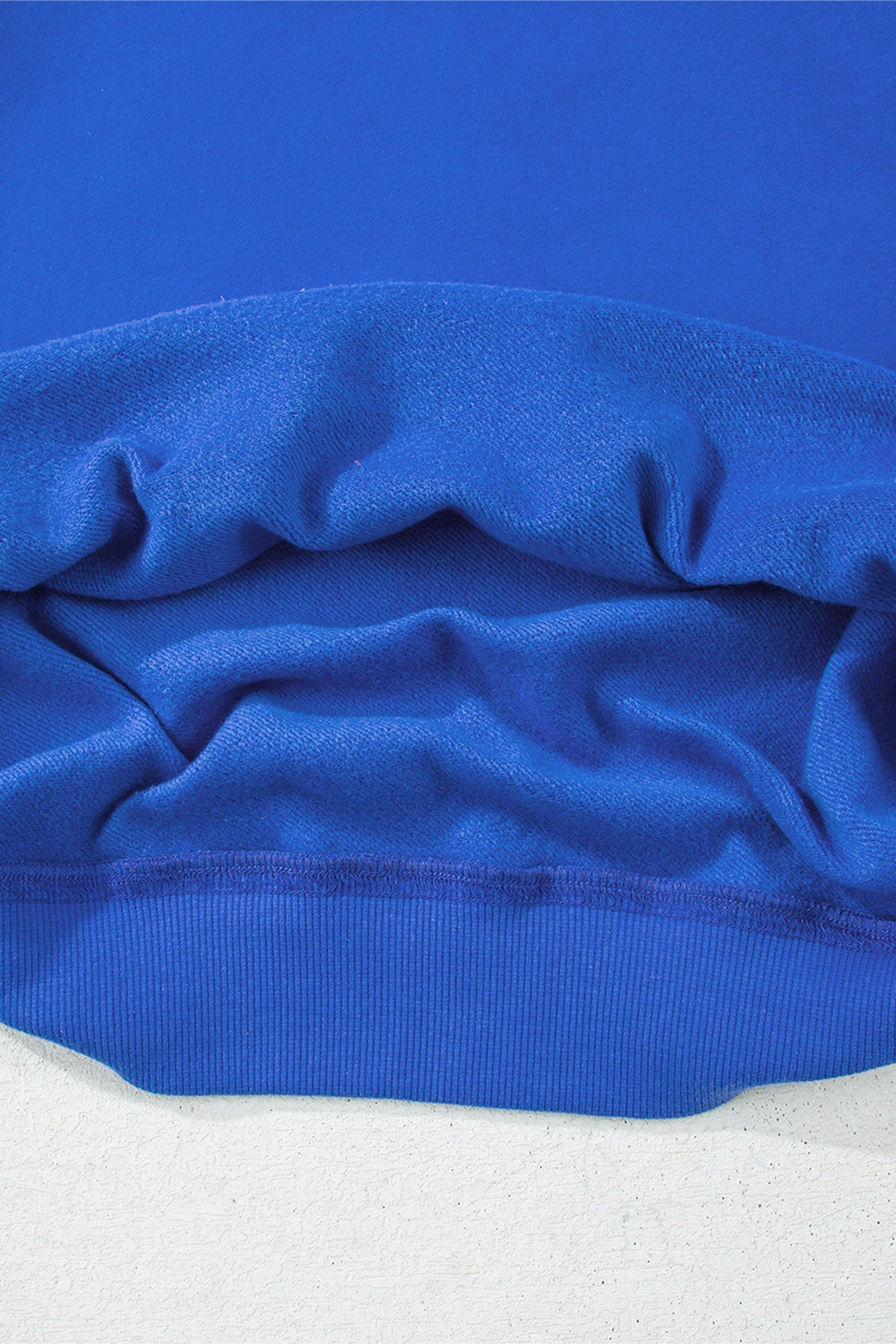Sweat oversize bleu marine à col montant — style casual chic